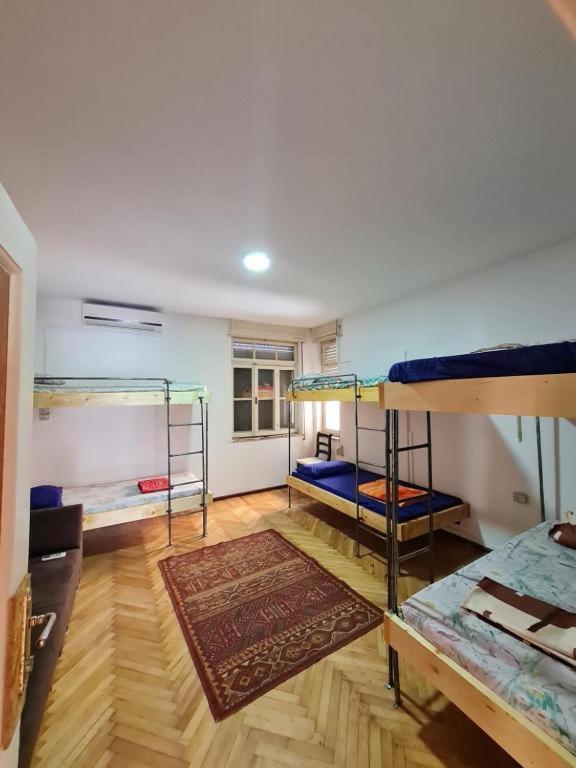 Milingona City Center Hostel Τίρανα Εξωτερικό φωτογραφία